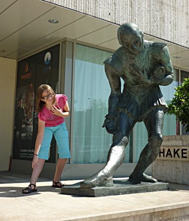 statueshake.JPG